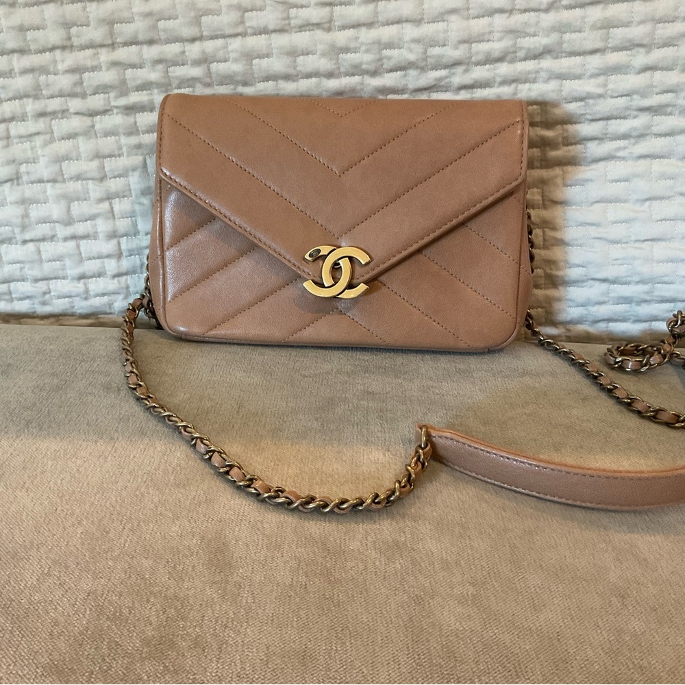 CHANEL Beige Chevron Crossbody Mini Flap Bag